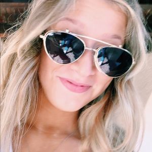 Meet your Posher, Caroline